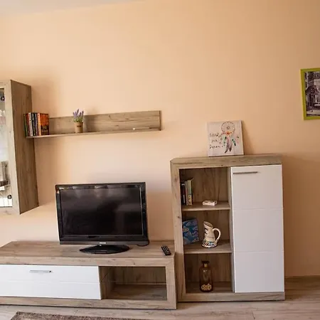 アパート Lovely One Bedroom Apаrtment In